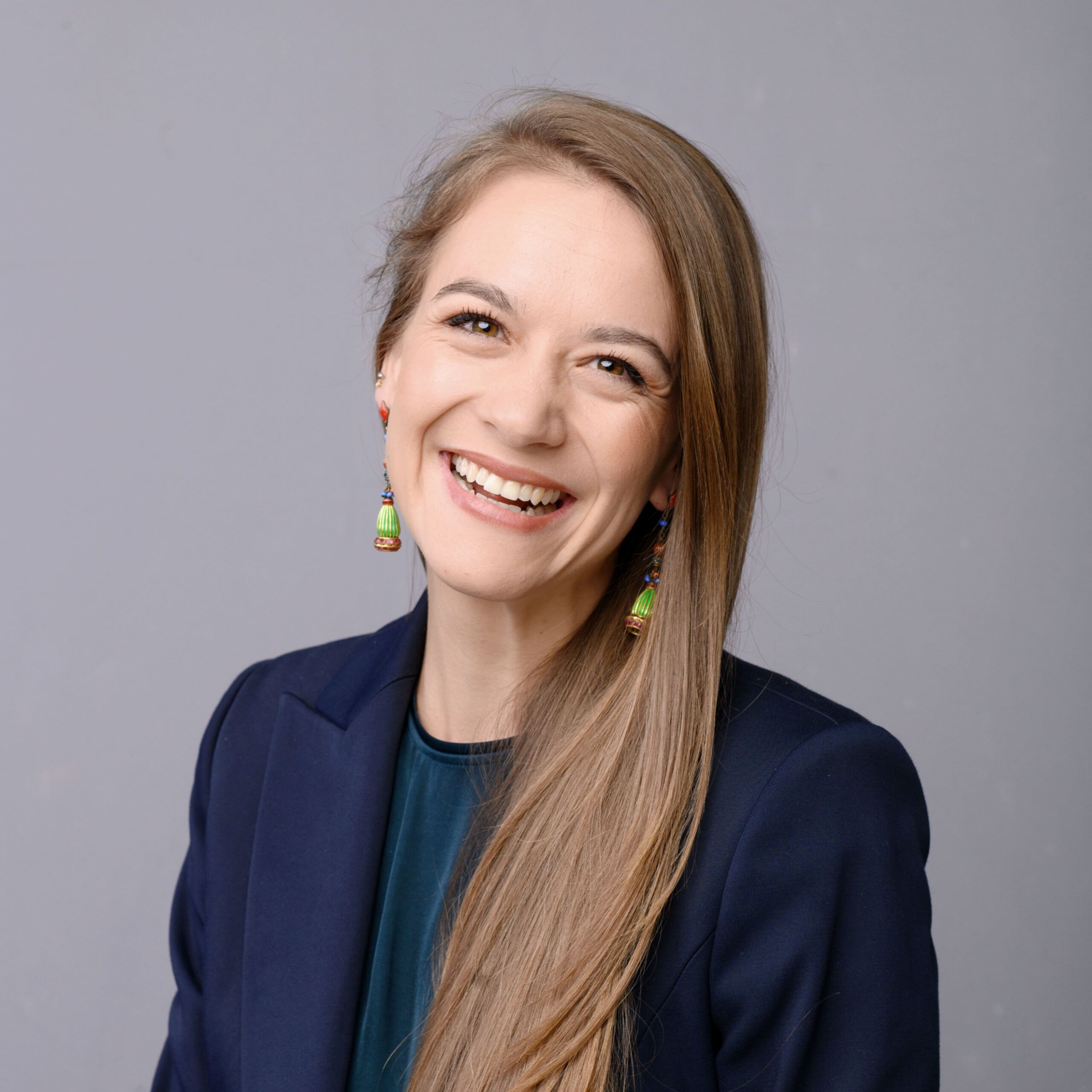 Anneke Headshot 1